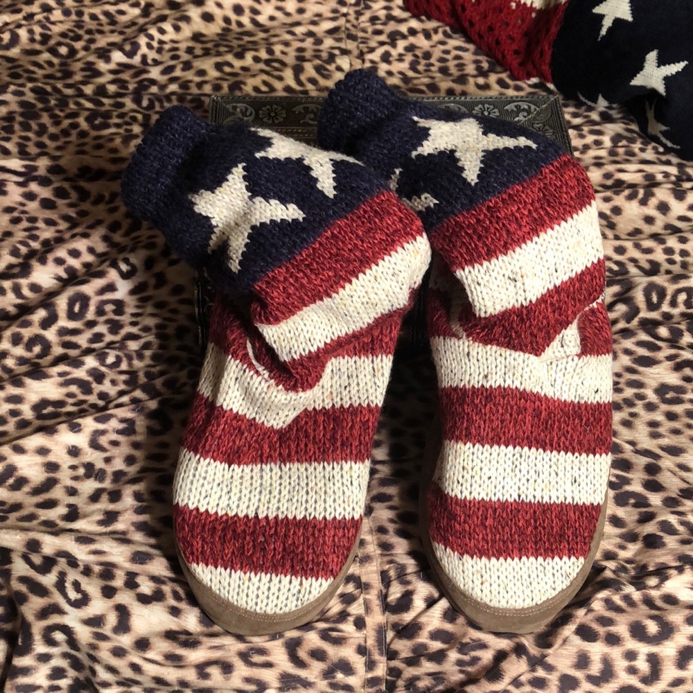 MUK LUKS Rare Americana Slipper Boots NWOT